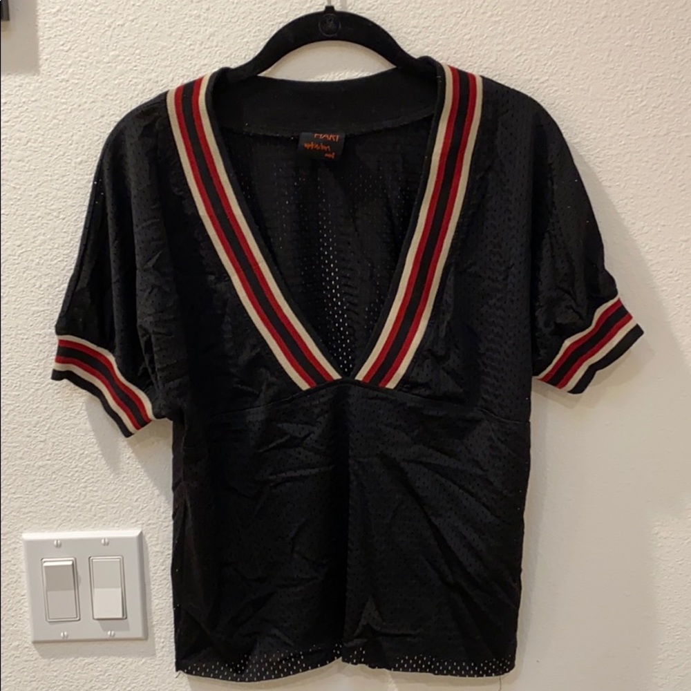 Low cut jersey shirt